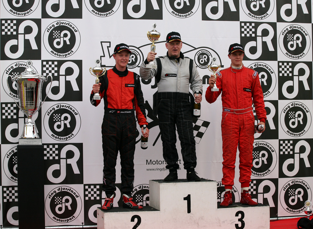 Carsten Rasmussen vandt foran Mads Frederiksen og Niklas Voetmann.
(Foto: Motorsporten.dk)
